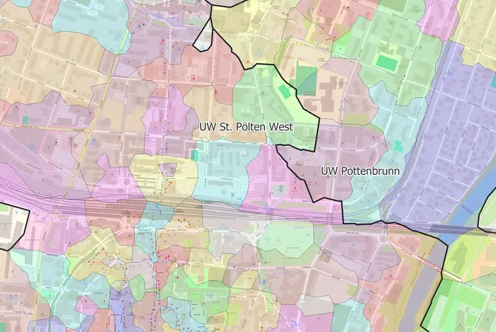 Sie können von der Ebene der Umspannwerke auf die Ebene der Trafostationen zoomen.