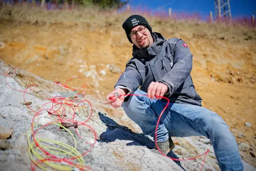 Netz NÖ Projektleiter Manuel Birkfellner der die gezielten Sprengungen vorbereitet