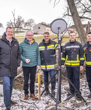 EVN Vorstandsdirektor Stefan Stallinger, Landeshauptfrau-Stellvertreter Stephan Pernkopf, Bürgermeister Lukas Michlmayr, Marcel Vollgruber und Andreas Zöchlinger (beide bei der FF Haag) 