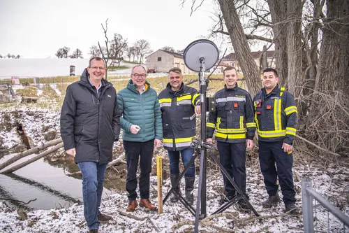 EVN Vorstandsdirektor Stefan Stallinger, Landeshauptfrau-Stellvertreter Stephan Pernkopf, Bürgermeister Lukas Michlmayr, Marcel Vollgruber und Andreas Zöchlinger (beide bei der FF Haag) 