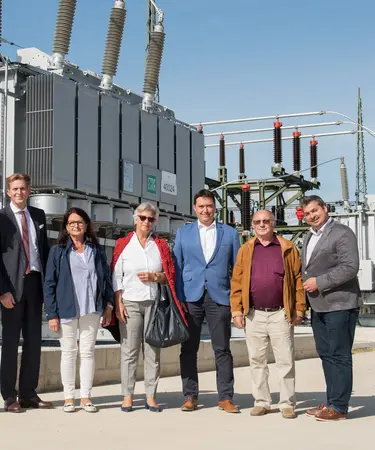 v.l.n.r.: Heinrich Bittner Geschäftsführer, Franz Mittermayer Vorstandsdirektor, Gabrielle Volk, Ingrid Haiden, Michael Graf Leiter Service Center Wr.Neustadt, Josef Kalkbrenner, Bgm. Gustav Glöckler