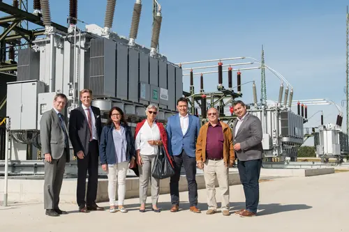 v.l.n.r.: Heinrich Bittner Geschäftsführer, Franz Mittermayer Vorstandsdirektor, Gabrielle Volk, Ingrid Haiden, Michael Graf Leiter Service Center Wr.Neustadt, Josef Kalkbrenner, Bgm. Gustav Glöckler