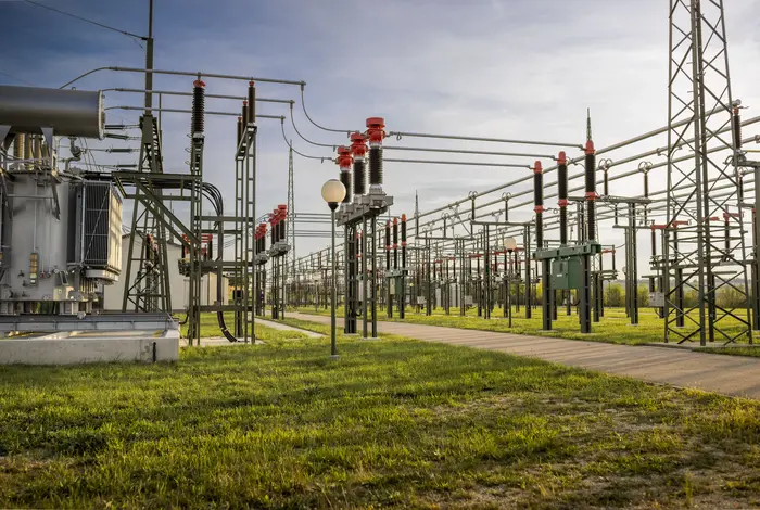 Das Umspannwerk Gaweinstal im Frühling