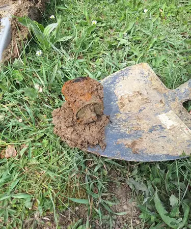 Gefundene Granate auf dem Boden