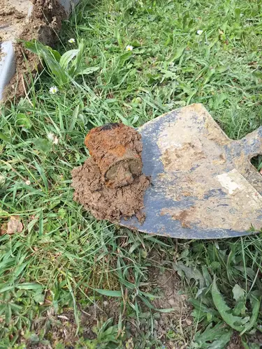 Gefundene Granate auf dem Boden