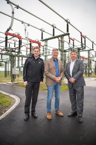 EVN Vorstandsdirektor Franz Mittermayer, Bürgermeister Lassee Roman Bobits und Geschäftsführer Netz NÖ Werner Hengst