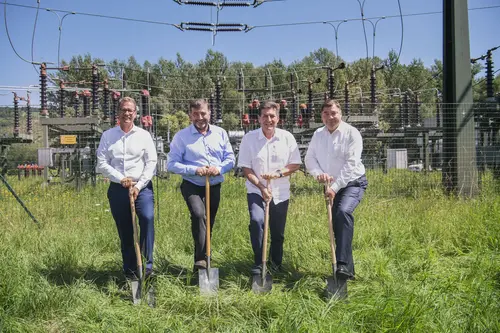 EVN Vorstandssprecher Stefan Szyszkowitz, Landtagsabgeordneter Josef Edlinger, Bürgermeister Harald Leopold, Netz NÖ Geschäftsführer Werner Hengst