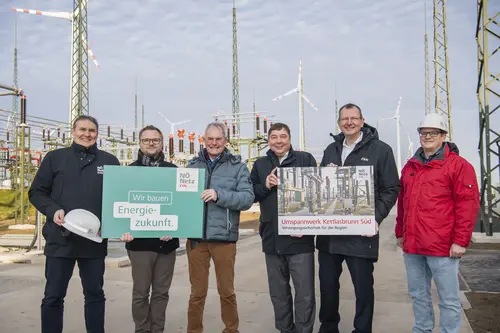 Leiter des Service Centers Mistelbach Brechelmacher, Bürgermeister Stubenvoll, Landtagspräsident Wilfing, Geschäftsführer Hengst, Vorstandsdirektor Stallinger, Projektleiter Jagschitz