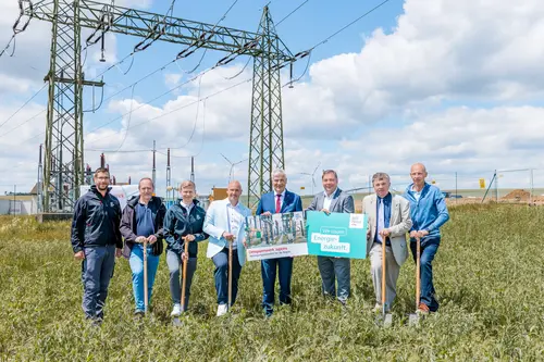 Manuel Garschall, Martin Dittinger, RL-Stv. Christian Langenreiter, Bgm. Stefan Judmann (Irnfritz), LR Anton Kasser, GF Werner Hengst, Bgm. Eduard Kranzl (Japons) und VBgm. Gerhard Scheimer (Japons)