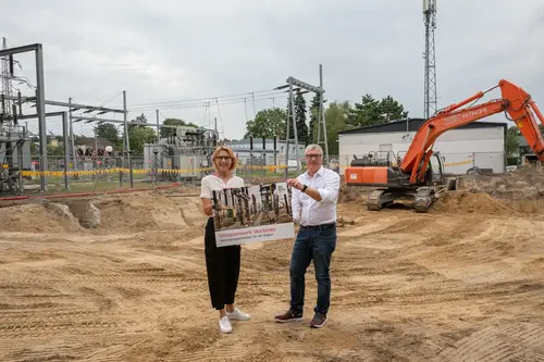 von links: Bürgermeisterin Stockerau Andrea Völkl und Leiter Netz NÖ Service Center Stockerau Thomas Krupicka