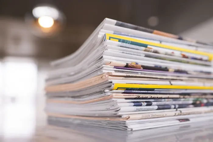 Stapel mit Zeitungen