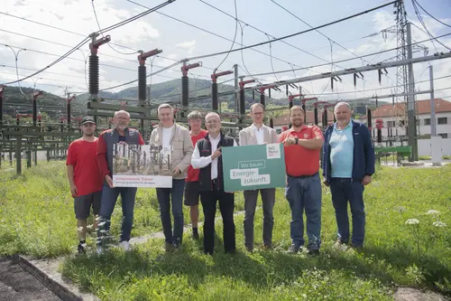 Netz NÖ Sebastian Vogler, Bgm. Gerhard Fügl, BR Karl WebeLeopold Jamöck, Regionsleiter Konstantin De Martin, Leiter Netz Christian Schirmer, PL Markus Schaberger, Amtsleiter Thomas Hochebner