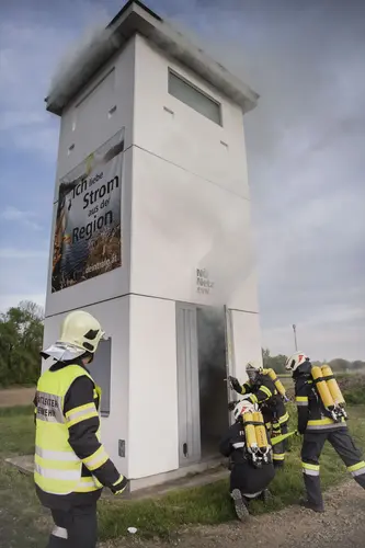 Im Herbst konnte die freiwillige Feuerwehr die alte Trafostation für Übungszwecke verwenden
