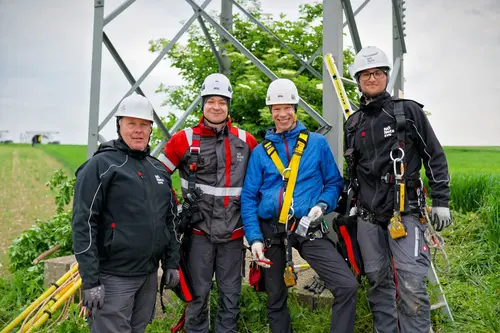 Johannes Neuditschko, Tobias Artner und Dominik Fasching  zusammen mit Wildtierökologe Richard Zink