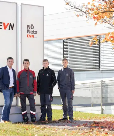 Lehrlinge und Leiter Service Center der Netz NÖ in Gmünd: Walter Trachsler, Bernhard Stangl, Lukas Pollak und Leon Schmid