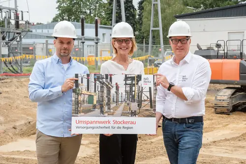 von links: Netz NÖ Projektleiter David Decker, Bürgermeisterin Stockerau Andrea Völkl, Leiter Netz NÖ Service Center Stockerau Thomas Krupicka