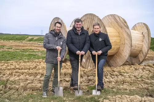  Netz NÖ Projektleiter Manuel Birkfellner, Landtagsabgeordneter Josef Edlinger in Vertretung der Landeshauptfrau Johanna Mikl-Leitner und der Leiter des Netz NÖ Service Centers Krems Friedrich Köck.