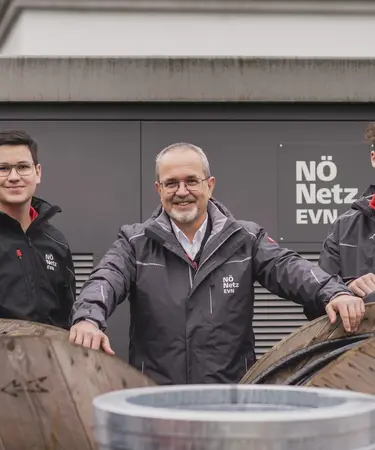 Konstantin de Martin, Leiter des Netz Niederösterreich Service Center in Melk mit seinen Lehrlingen