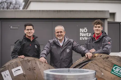 Konstantin de Martin, Leiter des Netz Niederösterreich Service Center in Melk mit seinen Lehrlingen