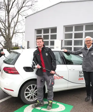 Herbert Bugl, Leiter des Netz Niederösterreich Service Center in St. Pölten mit zwei seiner Lehrlinge Stefan Herold und Lukas Wickl