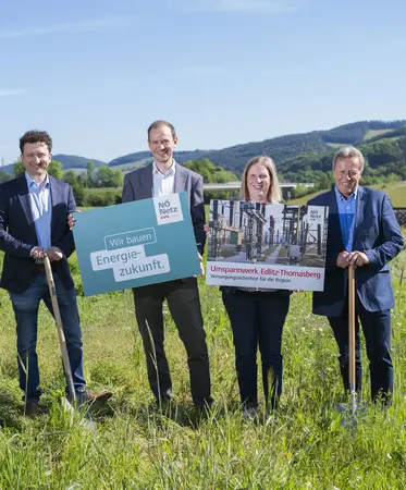 Bürgermeister Edlitz Thomas Ernst, Netz NÖ Abteilungsleiter Netz Engineering Elektrizität Christian Schirmer, Bürgermeisterin Thomasberg Karoline Ofenböck, Bürgermeister Grimmenstein Engelbert Pichler