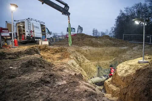 Die Arbeiter bei der Reparatur der Gasleitung
