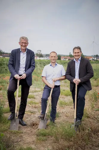 v.l.n.r.:  Bürgermeister Stadtgemeinde Poysdorf Josef Fürst, Netz NÖ Projektleiter Besim Demiri, Leiter Netz NÖ Servicecenter Mistelbach Roland Brechelmacher 