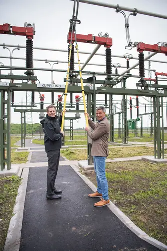  EVN Vorstandsdirektor Franz Mittermayer und Bürgermeister Lassee Roman Bobits