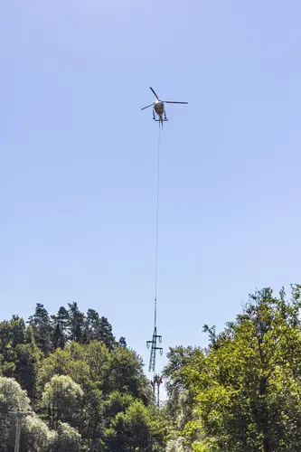  Hubschrauber mit Mastspitze