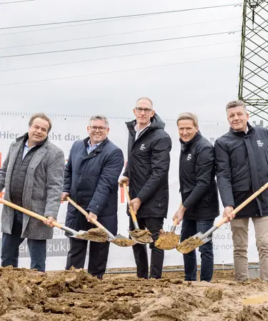 Bürgermeister von Brunn an der Wild Harald Frank, Landesrat Schleritzko, Netz NÖ Geschäftsführer Dammerer, Netz NÖ Service Center-Leiter von Horn und Waidhofen an der Thaya Köck und Trachsler