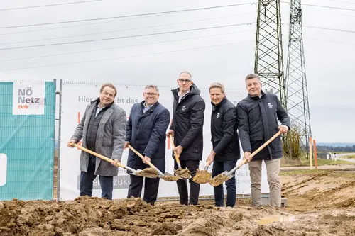 Bürgermeister von Brunn an der Wild Harald Frank, Landesrat Schleritzko, Netz NÖ Geschäftsführer Dammerer, Netz NÖ Service Center-Leiter von Horn und Waidhofen an der Thaya Köck und Trachsler