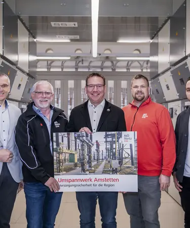 Stadtrat Ettlinger, Leiter des Service Center Amstetten Eßletzbichler, Bürgermeister Haberhauer, Projektleiter Schaberger, Stadtwerke Amstetten Leiter Stromverteilung Ostermann