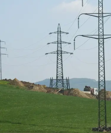 Die alten Masten aus 1924 hatten das Ende ihrer Lebensdauer erreicht und wurden abgetragen