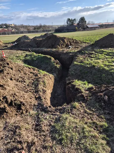 Panzergranate: Kriegsrelikt aus Künette ausgegraben. 