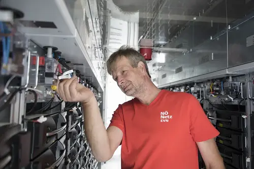 Die Batterie in Prottes wird im Dauerbetrieb beobachtet.