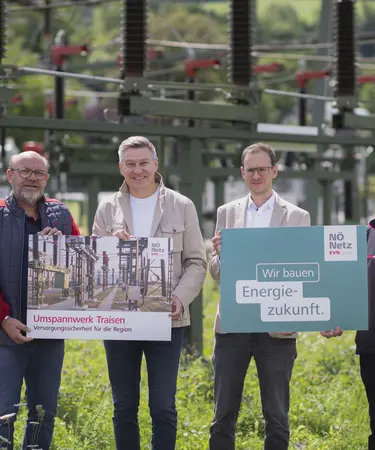 Bürgermeister Gerhard Fügl, Bundesrat Karl Weber, Netz NÖ Leiter Netz Engineering Christian Schirmer, Netz NÖ Leiter Netzregion Mostviertel Ost Konstantin De Martin