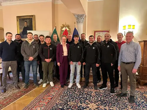 Die österreichische Botschafterin in Dublin lud zu Kaffee und Apfelstrudel.