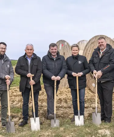Von links:Projektleiter Birkfellner, Jaidhofs Bürgermeister Aschauer, Landtagsabgeordneter Edlinger, Leiter des Netz NÖ Service Centers Krems Köck, Gföhls Bürgermeister Holzer und Bauleiter Dittinger.