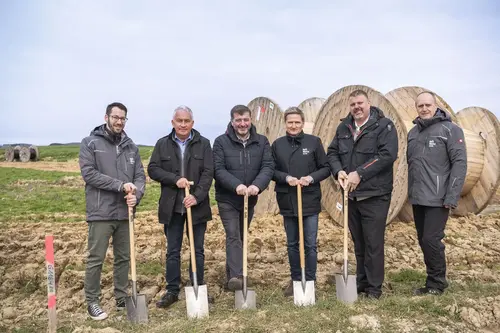 Von links:Projektleiter Birkfellner, Jaidhofs Bürgermeister Aschauer, Landtagsabgeordneter Edlinger, Leiter des Netz NÖ Service Centers Krems Köck, Gföhls Bürgermeister Holzer und Bauleiter Dittinger.