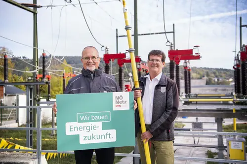 Konstantin DeMartin, Leiter des Netz NÖ Service Centers Traisen und Bürgermeister Albert Pitterle