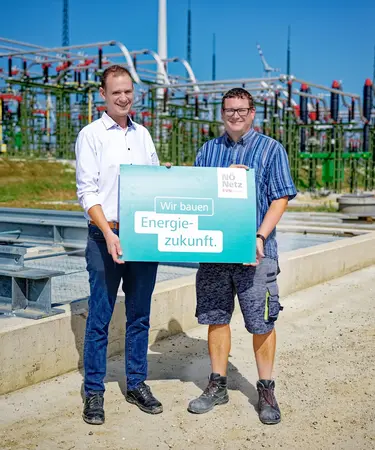 Leiter von Netz Engineering Christian Schirmer und der Projektleiter vom Umspannwerk Kettlasbrunn Süd Christoph Jagschitz