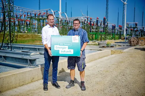 Leiter von Netz Engineering Christian Schirmer und der Projektleiter vom Umspannwerk Kettlasbrunn Süd Christoph Jagschitz