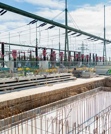 Seit dem Frühjahr wird die Stromleitung zwischen den Umspannwerken Deutsch Altenburg und Lassee erneuert