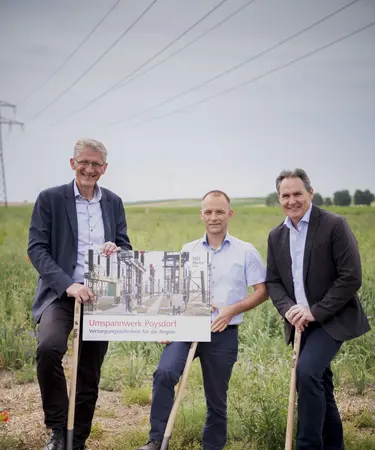 v.l.n.r.:  Bürgermeister Stadtgemeinde Poysdorf Josef Fürst, Netz NÖ Projektleiter Besim Demiri, Leiter Netz NÖ Servicecenter Mistelbach Roland Brechelmacher 