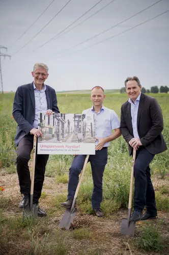 v.l.n.r.:  Bürgermeister Stadtgemeinde Poysdorf Josef Fürst, Netz NÖ Projektleiter Besim Demiri, Leiter Netz NÖ Servicecenter Mistelbach Roland Brechelmacher 