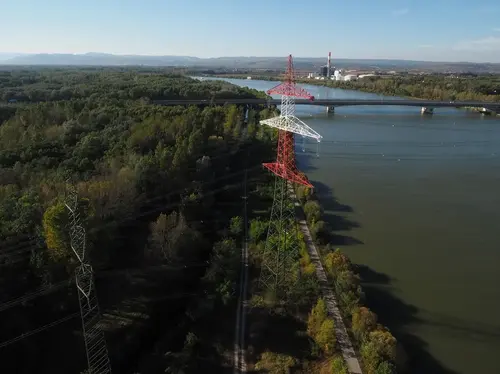 Symbolfoto eines Stromnetzes