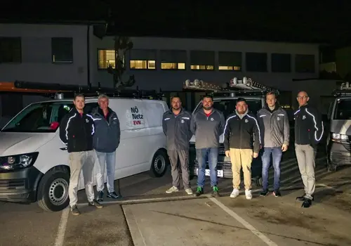 Früh am Morgen ging es am Freitag los – Netz NÖ Geschäftsführer Harald Dammer verabschiedet den ersten Teil der Irland-Truppe