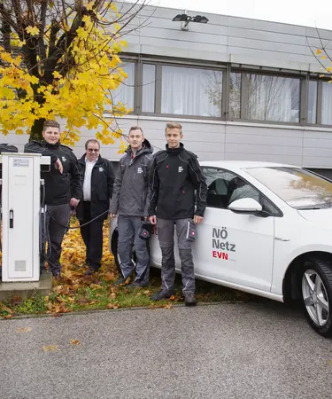 vlnr.: Stefan Gruber, Raphael Petranovic, Josef Zöchbauer, Karl PETER – Leiter Service Center Scheibbs, Lukas Gassner und David Salzmann.