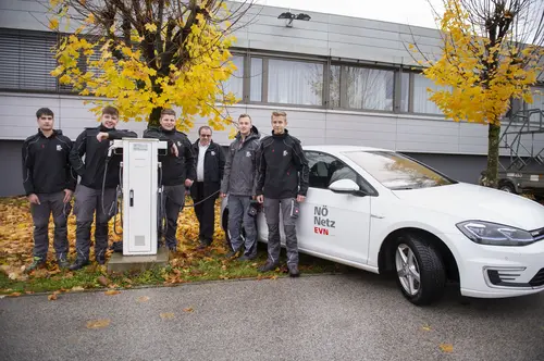 vlnr.: Stefan Gruber, Raphael Petranovic, Josef Zöchbauer, Karl PETER – Leiter Service Center Scheibbs, Lukas Gassner und David Salzmann.