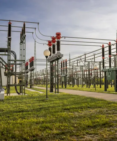Das Umspannwerk Gaweinstal im Frühling